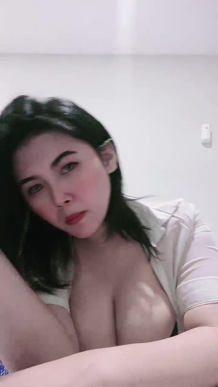 Belahan Dada Pinkan Sini Aku Tidurin Beb ID 77491617 Mango