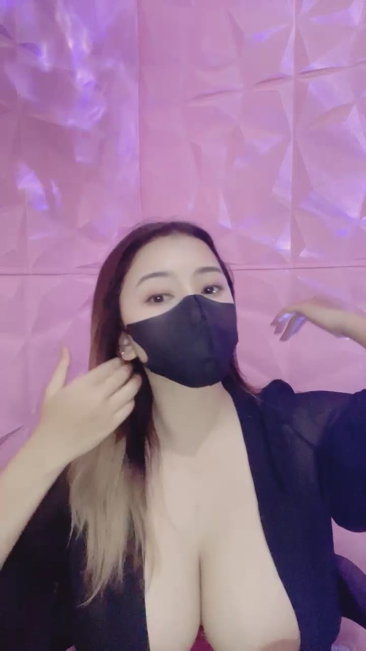 Getaran Susu Tobrut HoneyyBee Cantik Menggoda Banget